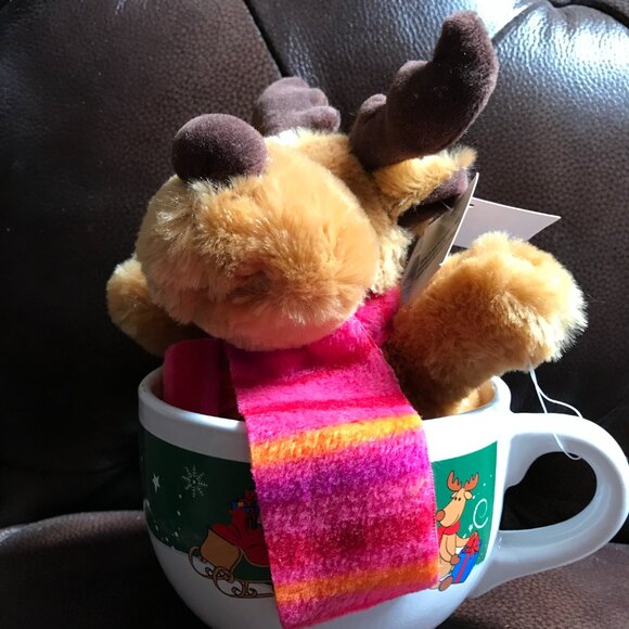 Dan Dees TM Collector's Choice Christmas mug with Reindeer stuffed animal. New. - Picture 6 of 13
